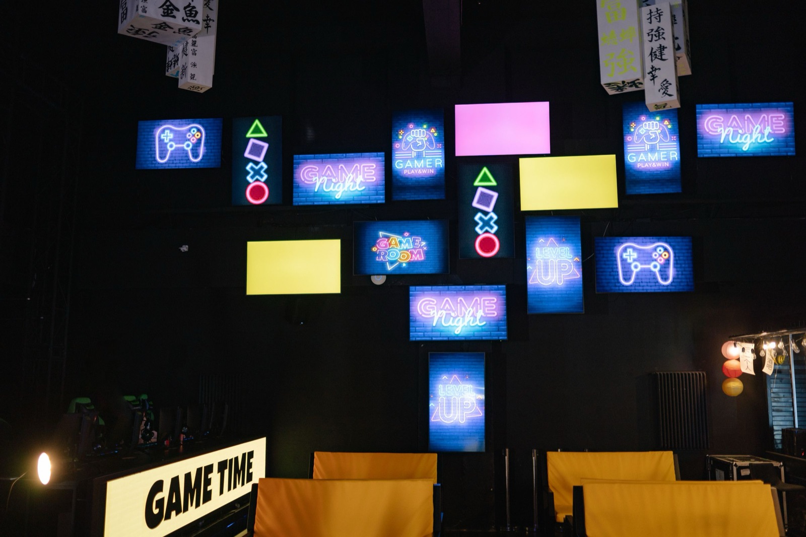 Quiz room stage with game-show style podiums and screens